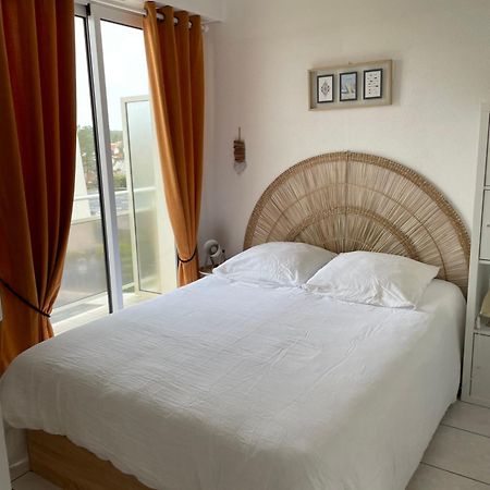 Appartement T2 Vue Mer Les Pieds Dans L'Eau Avec Parking Prive Saint-Jean-de-Monts Exterior foto
