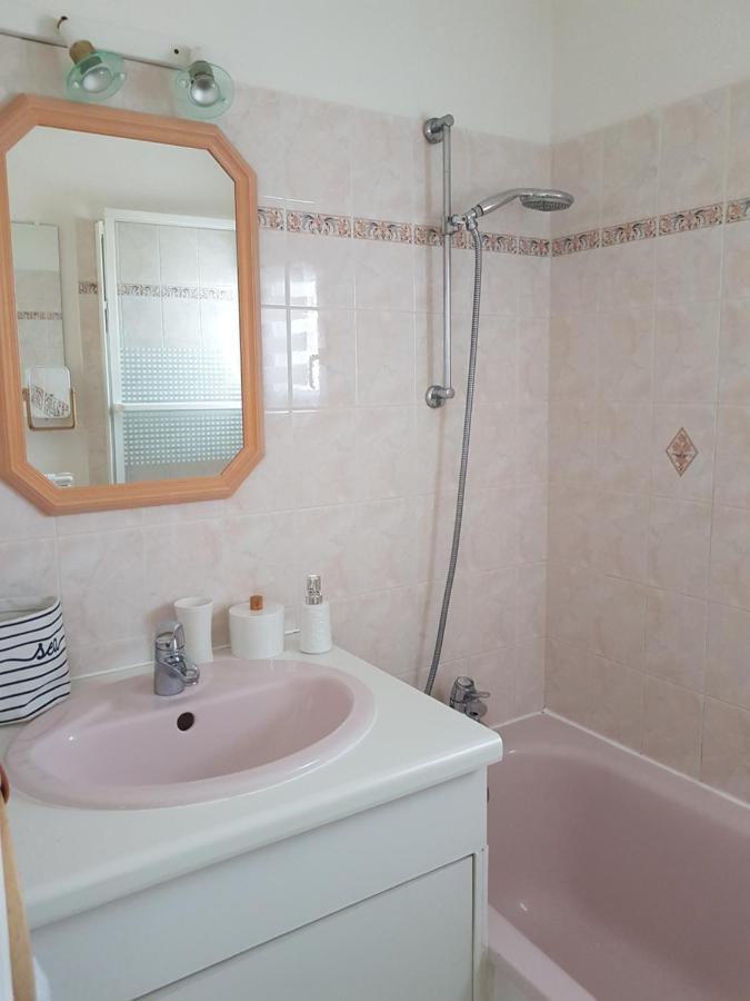 Appartement T2 Vue Mer Les Pieds Dans L'Eau Avec Parking Prive Saint-Jean-de-Monts Exterior foto