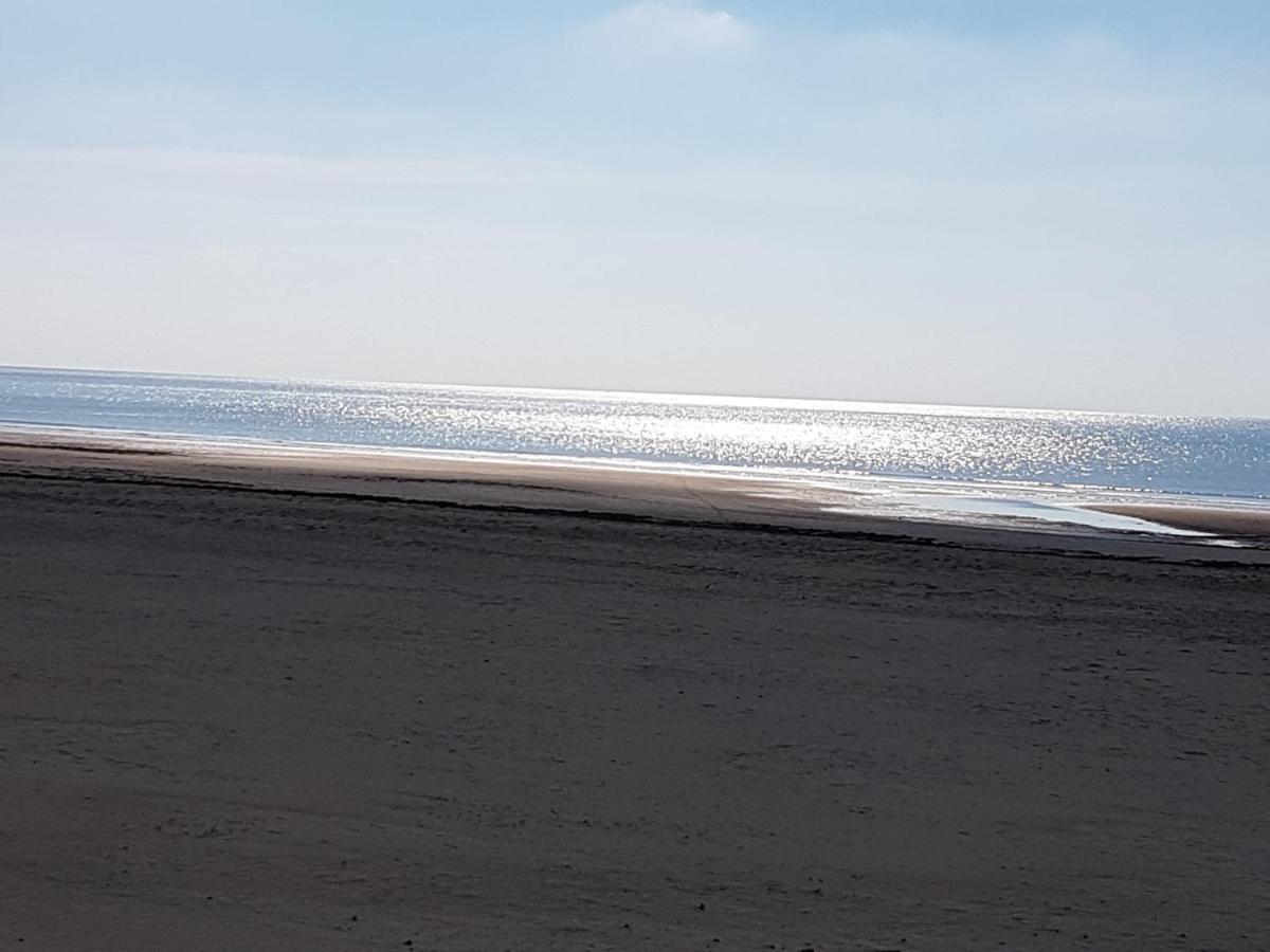 Appartement T2 Vue Mer Les Pieds Dans L'Eau Avec Parking Prive Saint-Jean-de-Monts Exterior foto