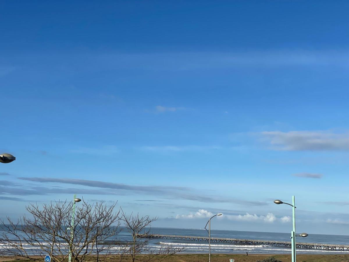 Appartement T2 Vue Mer Les Pieds Dans L'Eau Avec Parking Prive Saint-Jean-de-Monts Exterior foto