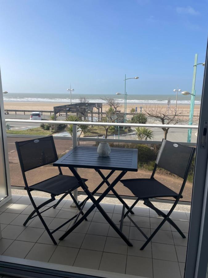 Appartement T2 Vue Mer Les Pieds Dans L'Eau Avec Parking Prive Saint-Jean-de-Monts Exterior foto