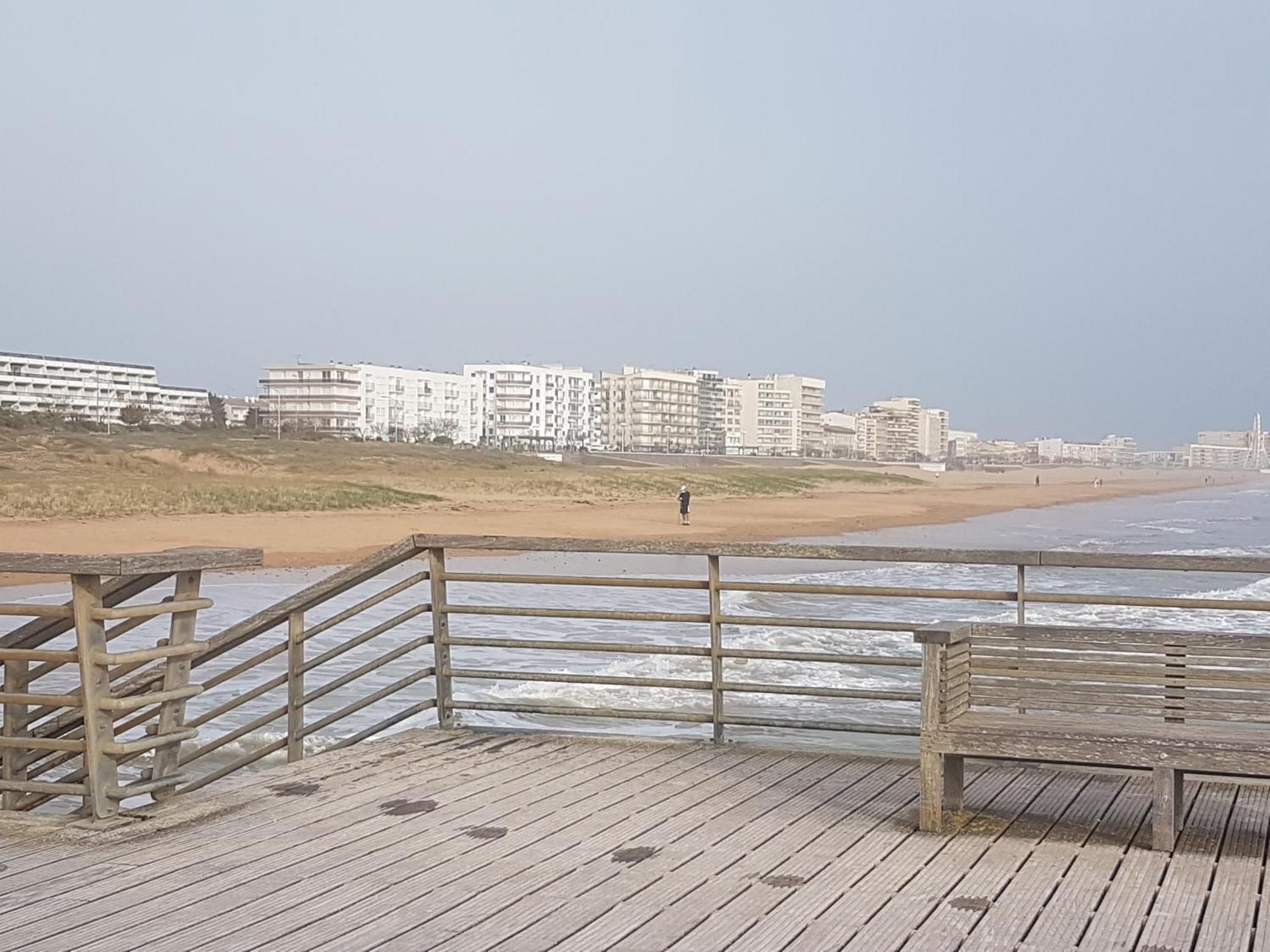 Appartement T2 Vue Mer Les Pieds Dans L'Eau Avec Parking Prive Saint-Jean-de-Monts Exterior foto